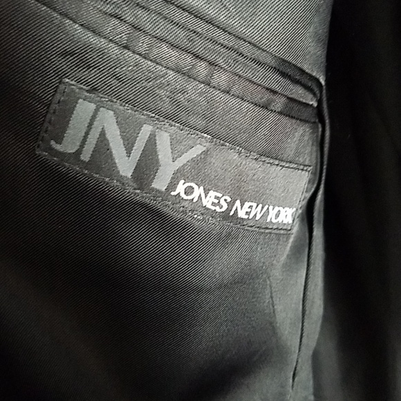 JNY small 3 button suit - Picture 3 of 4